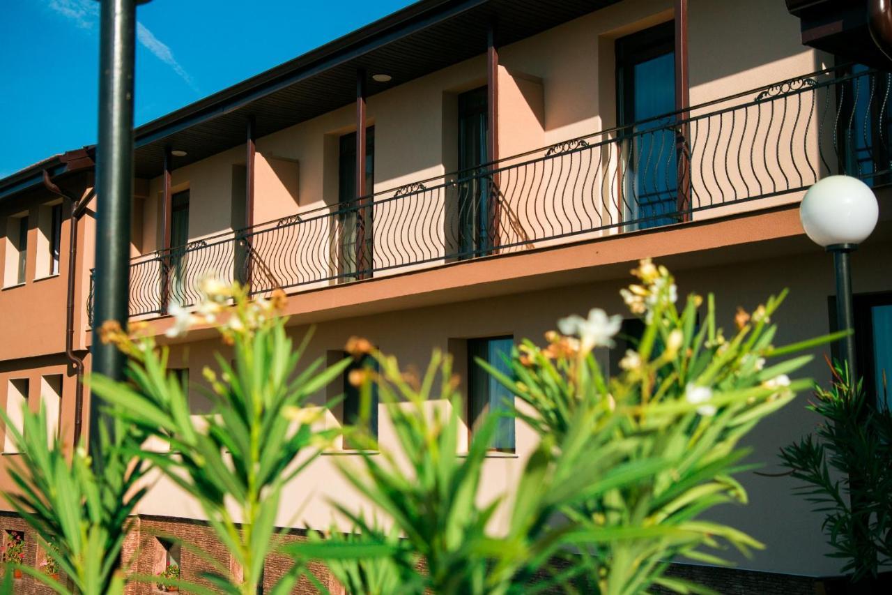 Пиргуля Hotel Miladinovtsi Exterior photo